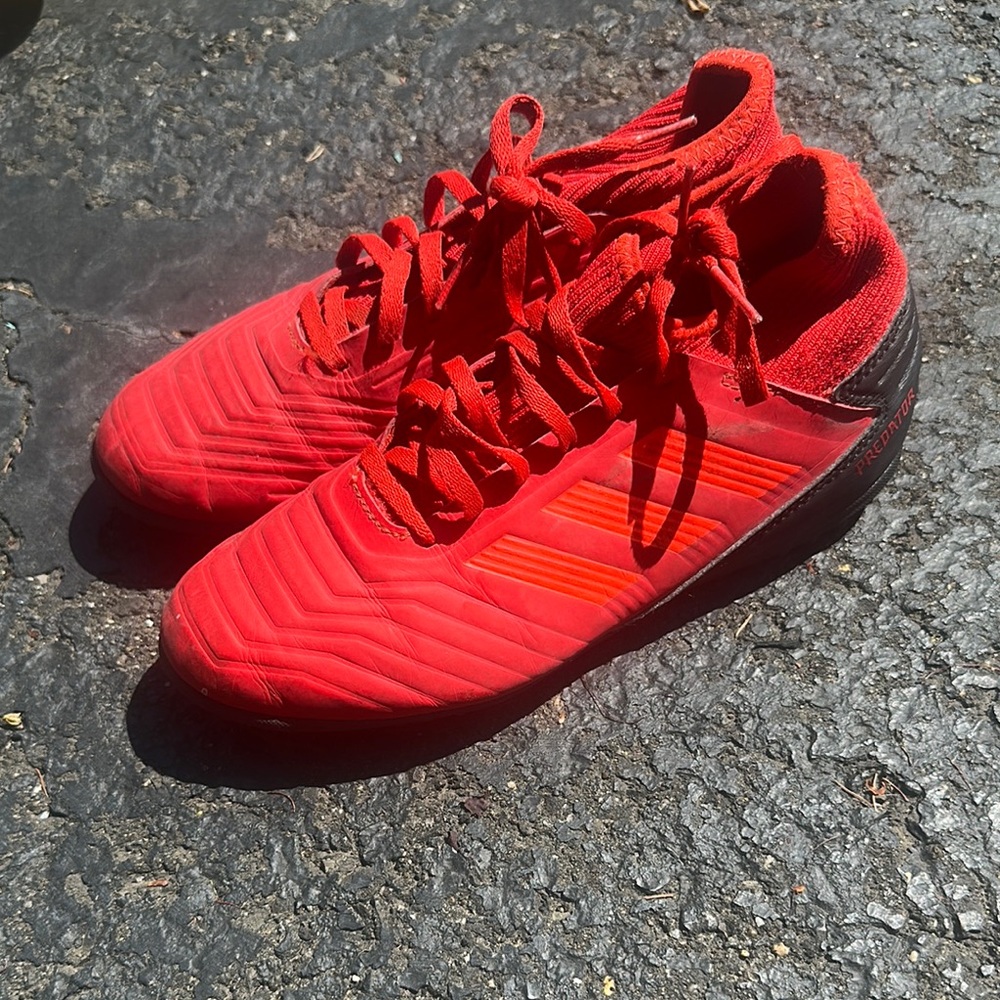 ADIDAS PREDATOR CM8547 Red Black Soccer Cleats Youth Size 4.5